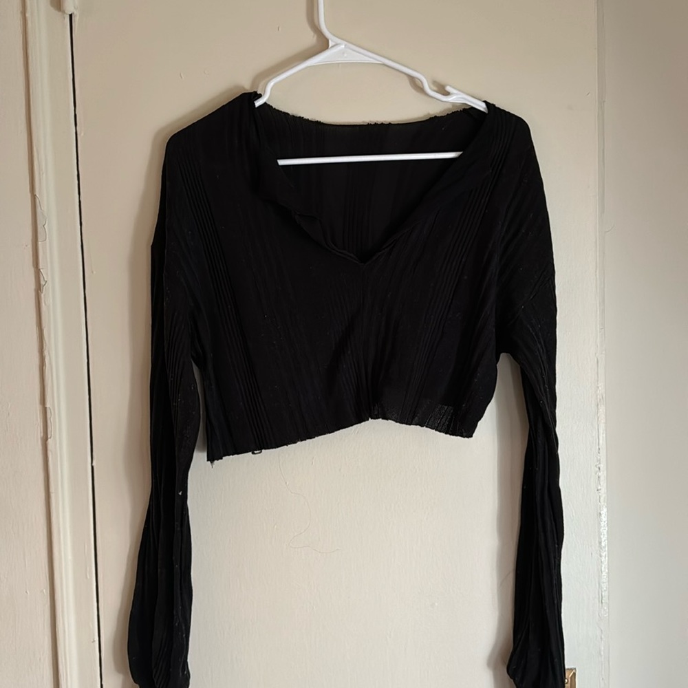 Black long sleeve crop top